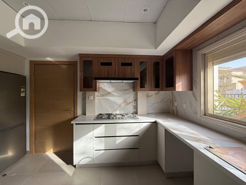 4 3742005c-19c5-448c-9472-0ed3fc6d4acd. jpg