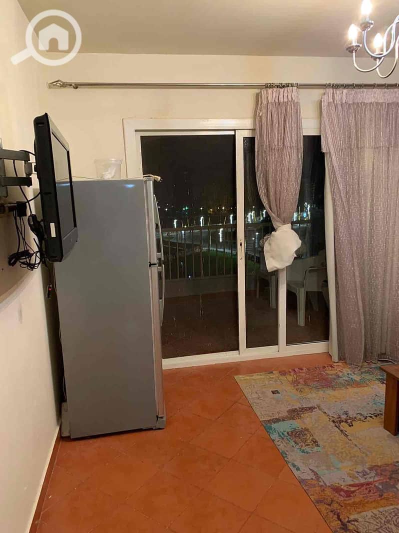 10 a9c1855e-a4b3-44ca-8a1d-38ce030e09f6. jpg