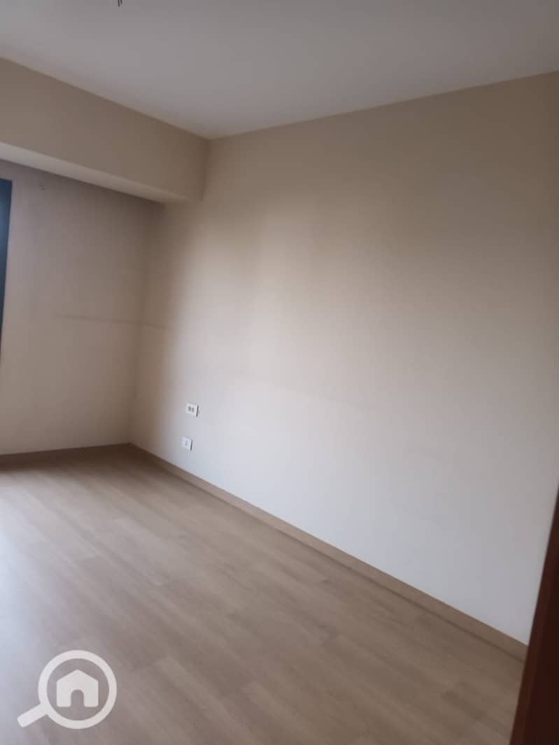 9 b81e0dc1-a021-47b1-a960-8ac663dcb9ad. jpeg