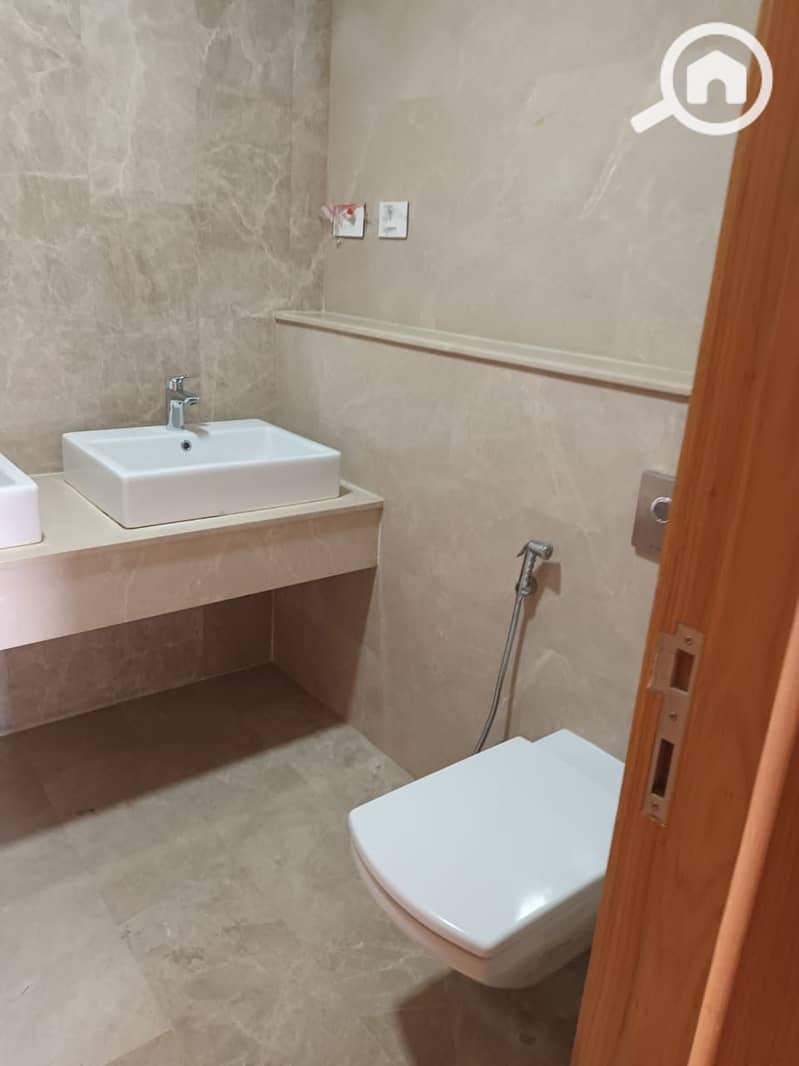 12 74d48ed2-770b-49c3-8b35-2f7310551a45. jpeg