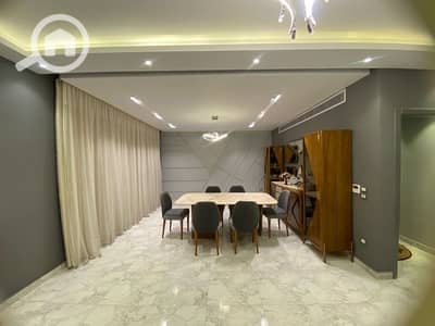 فلیٹ 4 غرف نوم للبيع في 6 أكتوبر، الجيزة - لقطة لقطة مع شركة العاصمة دور كامل للبيع غرب سوميد تشطيبة ViB اساسنير