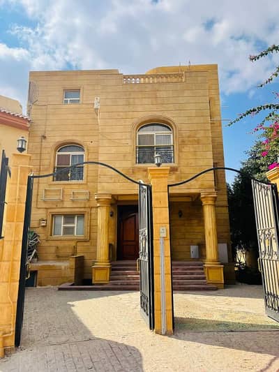 10 Bedroom Villa for Sale in New Cairo, Cairo - فيلا بكمبوند لاروز التجمع الخامس خلف الواتر واي 10 Bedroom Villa for Sale in New Cairo, Cairo - فيلا بكمبوند لاروز التجمع الخامس خلف الواتر واي