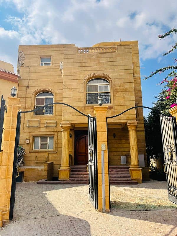 فيلا بكمبوند لاروز التجمع الخامس خلف الواتر واي فيلا بكمبوند لاروز التجمع الخامس خلف الواتر واي