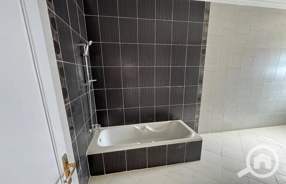 23 ed73dbae-947b-4f4a-9fd2-f6f51ebb0f77. jpeg