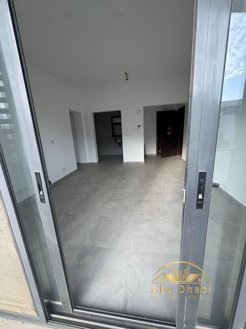 16 95619e30-c0d3-46a3-8947-165f9bdfb4c9. jpg