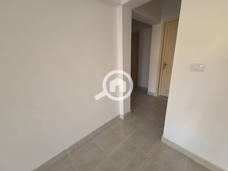 4 63e0ed42-7652-4902-b300-41f9f24848b5. jpg