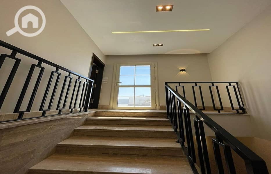 9 b912e062-d65e-497b-b676-00742ac3704f. jpg