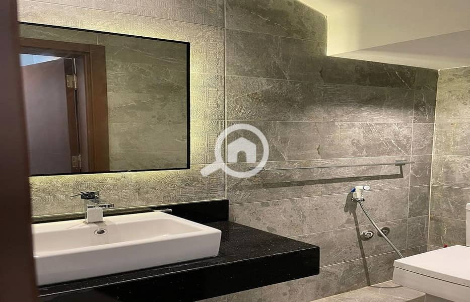 12 4b85b23e-381c-4d53-8302-0c9ca157ab67. jpg