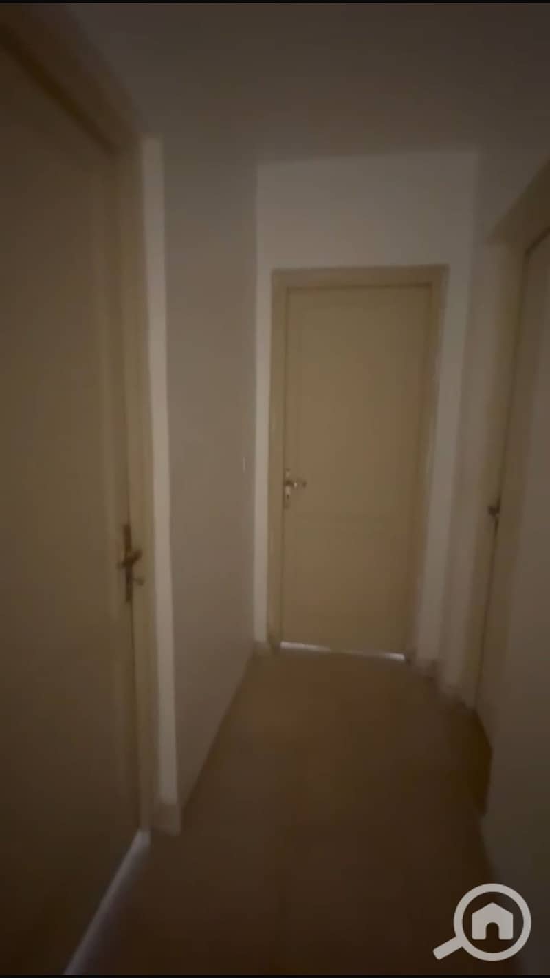 4 c37f89c9-184e-4591-bf2e-5b6a77f47c9b. jpg