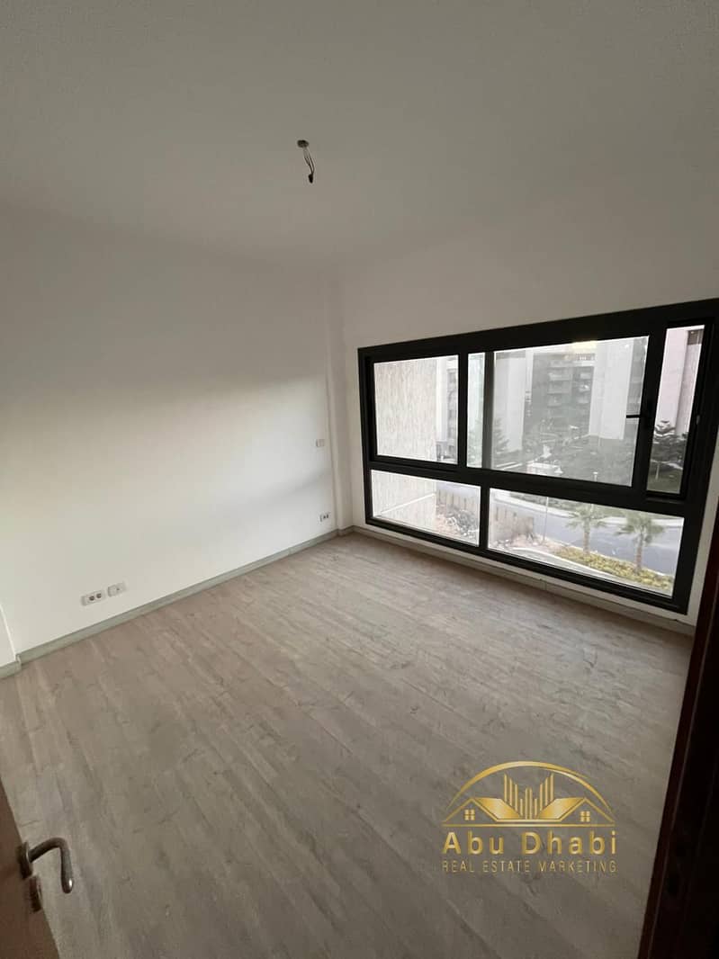 10 271603b0-43b4-42f0-9282-58eb2c946d2a. jpg