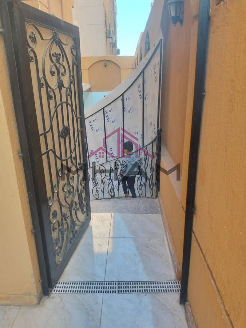 4 photo_5938225086739450929_y. jpg