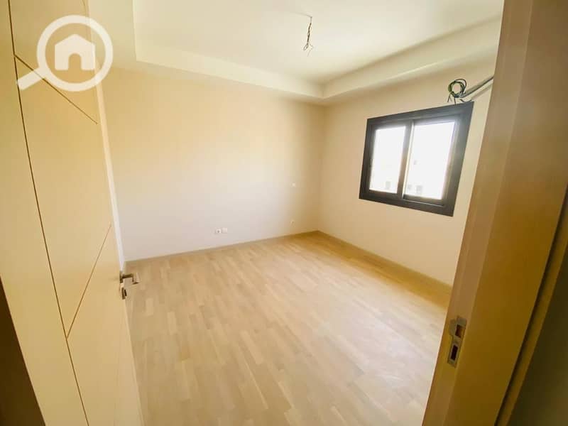 2 1e7f80ee-7dbd-4ed3-93b6-78af2d46b18e. jpg