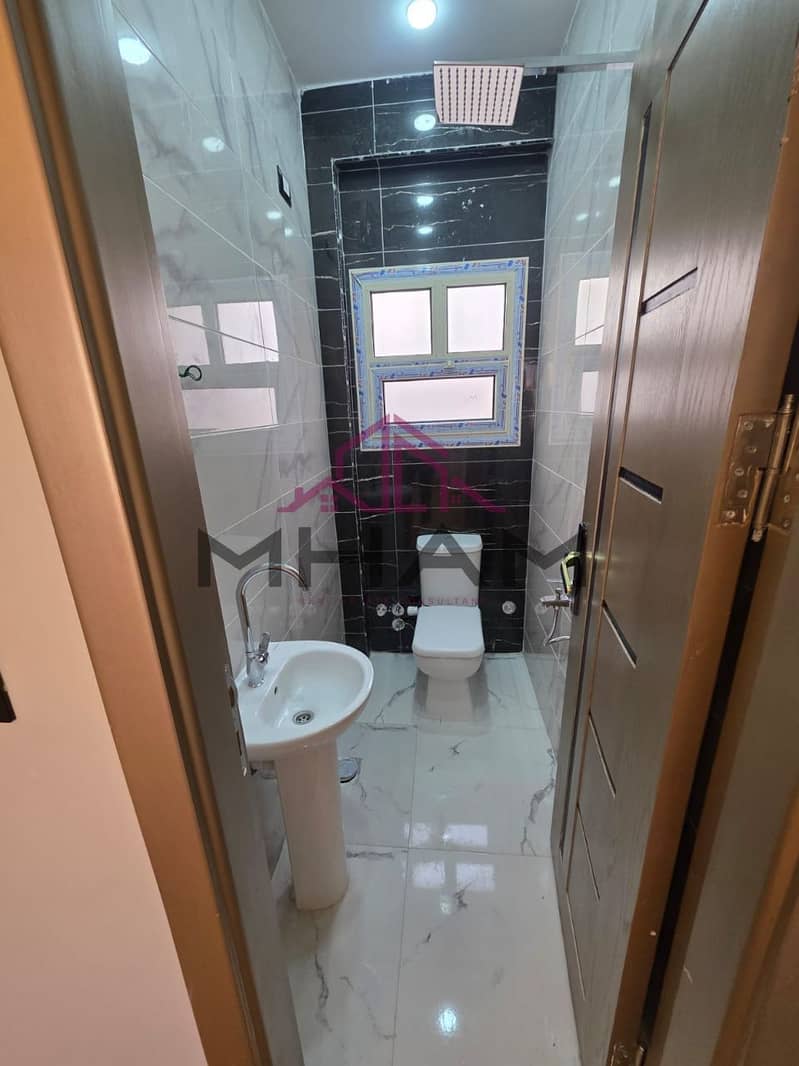 8 photo_5942532341936884729_y. jpg