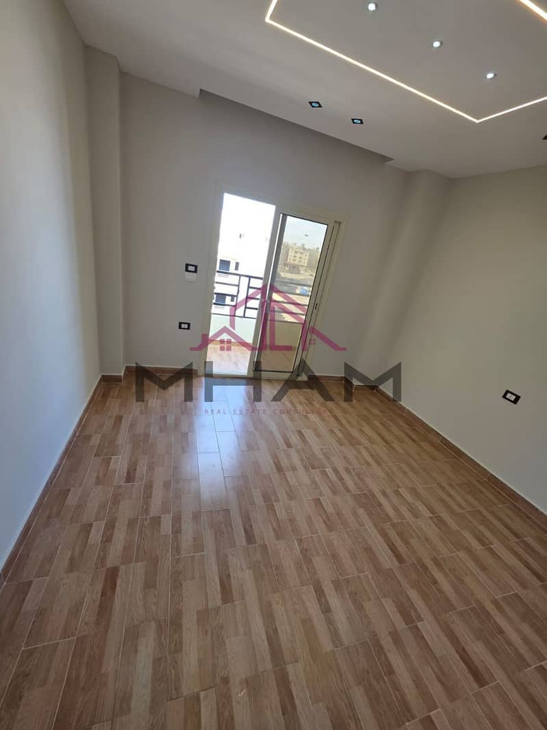 9 photo_5942532341936884730_y. jpg