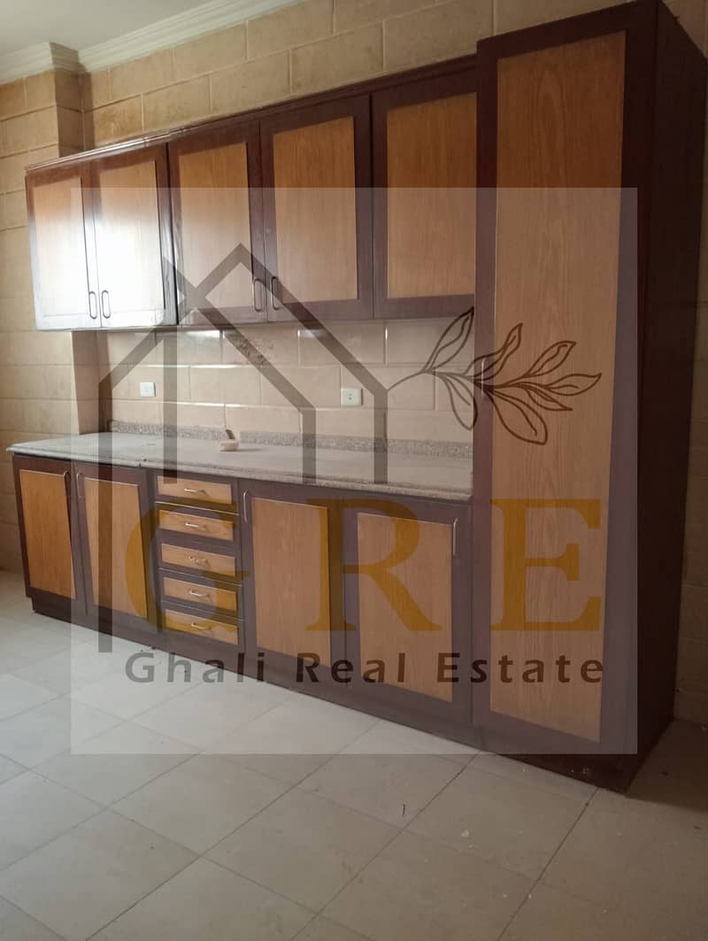 5 77a664b7-eb63-4a3f-a172-3f91bd543f96. jpg