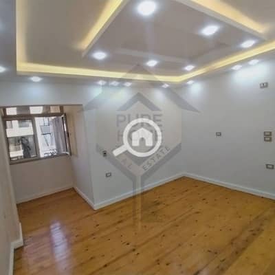 فلیٹ 4 غرف نوم للايجار في لوران، الإسكندرية - 1. jpg