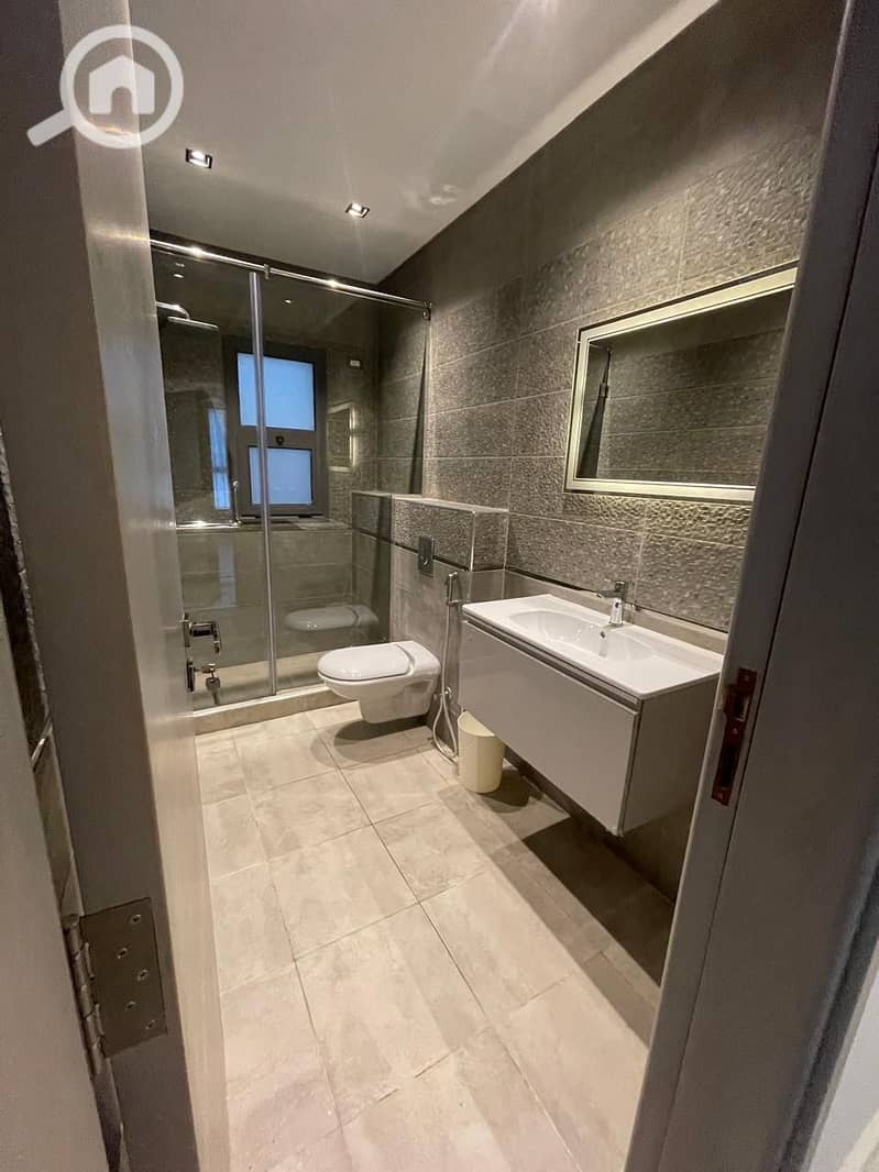 14 836e392e-8c98-4402-9548-f9f93c668e3e. jpeg