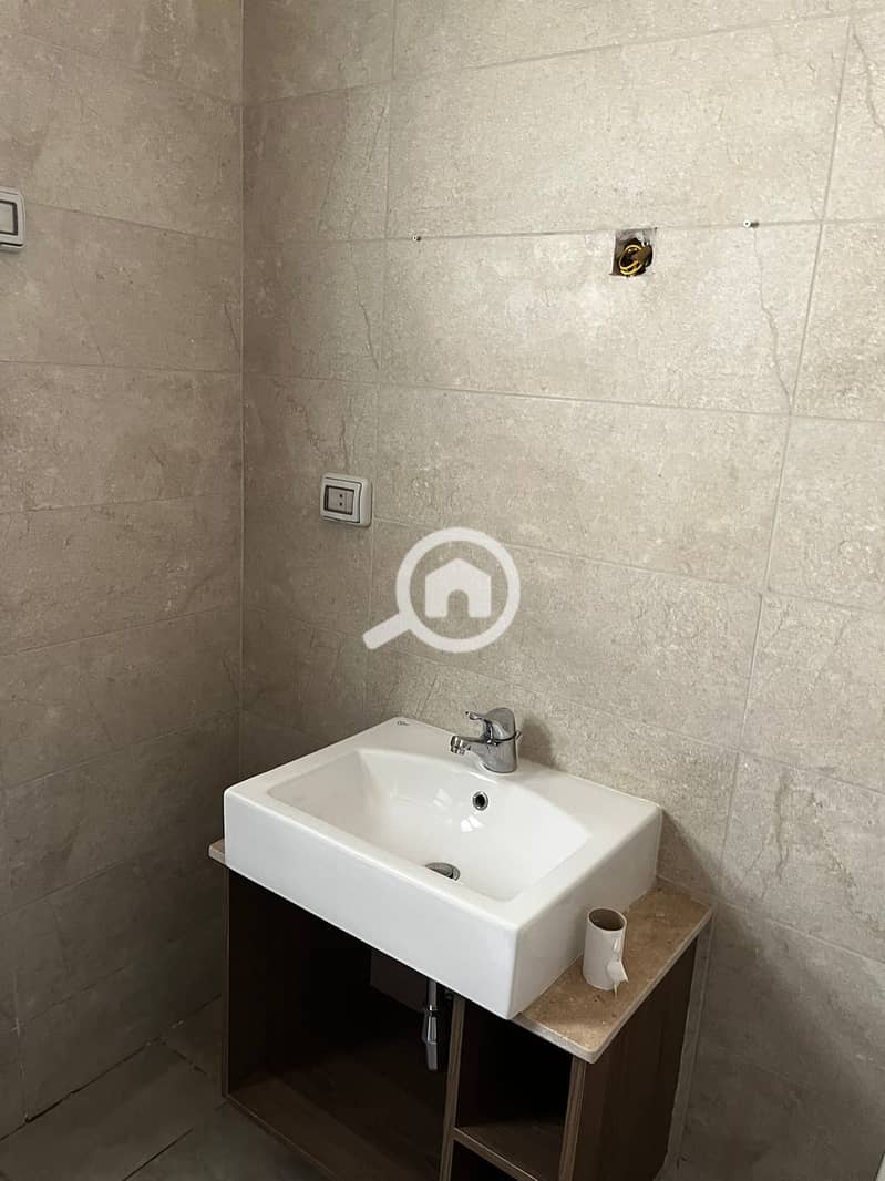 6 74c155d4-97a4-4dc0-8b15-15399cc748ab. jpeg