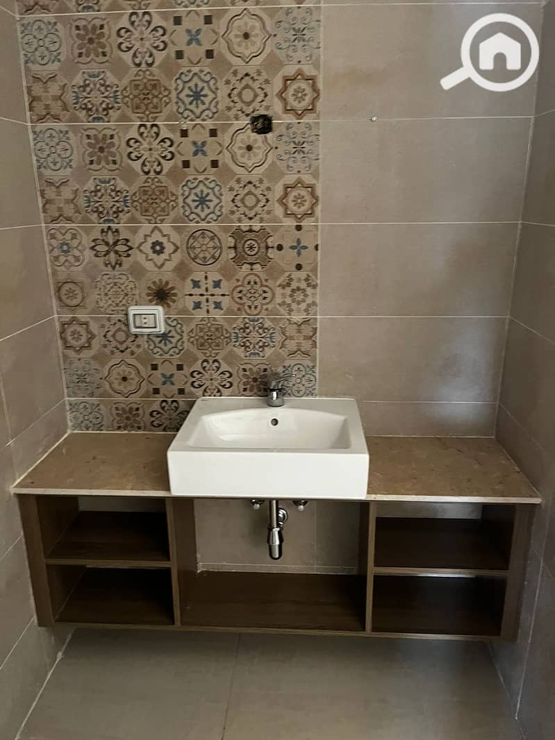 10 855e030b-3ec8-4fbb-b4dd-86a7d63e43fa. jpeg