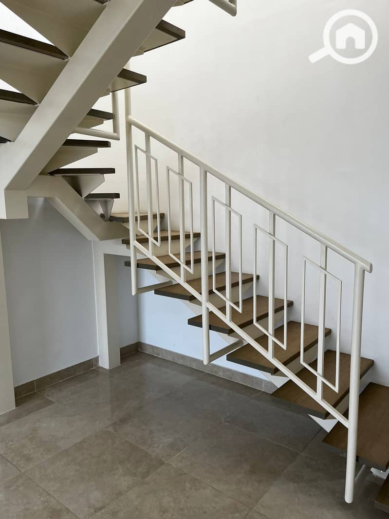 15 14d18e8d-f0af-4133-b40b-1b2e97726c22. jpeg