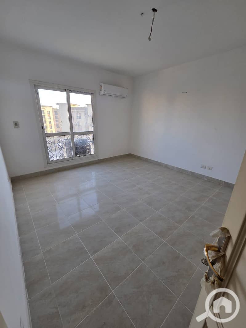 4 edc3a3eb-fb2b-431b-baa6-98f2b3e3120e. jpeg