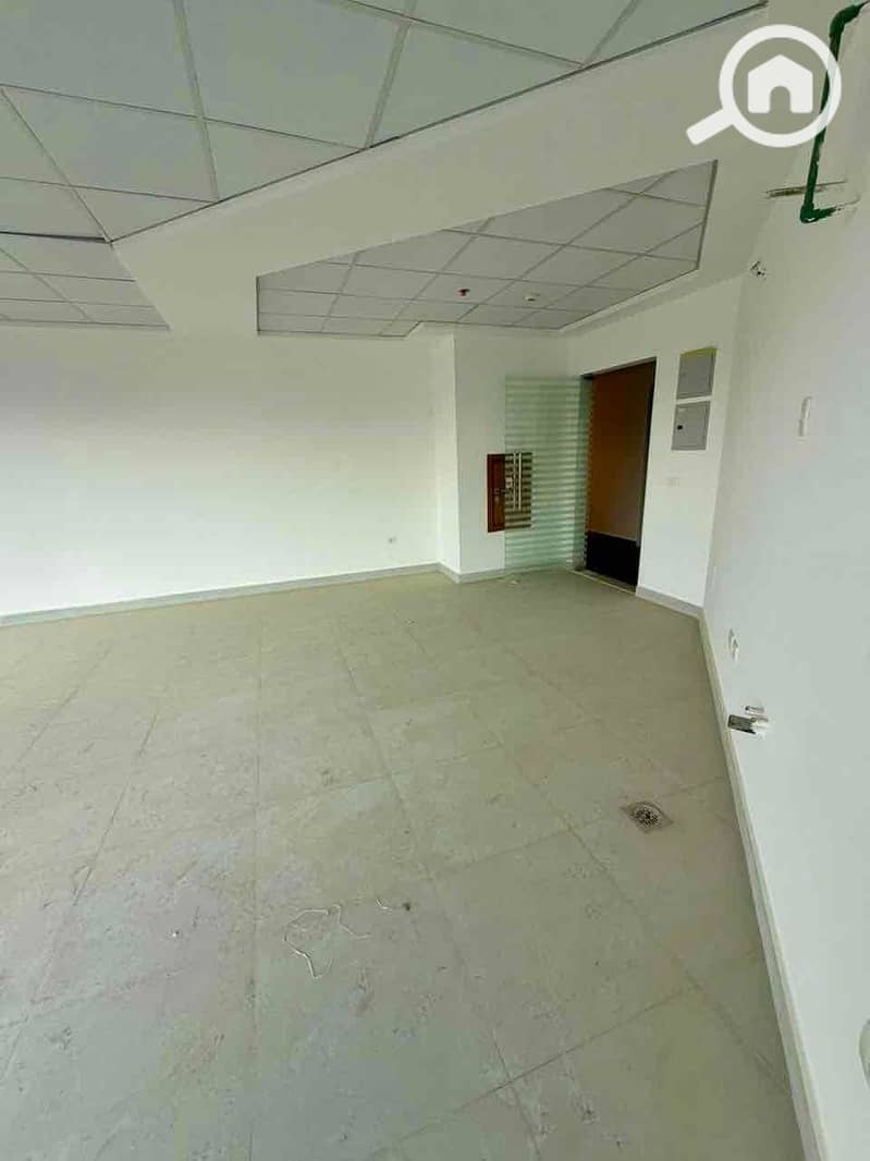 10 e5002175-572c-425c-8b1a-83b7a3c666fa. jpg