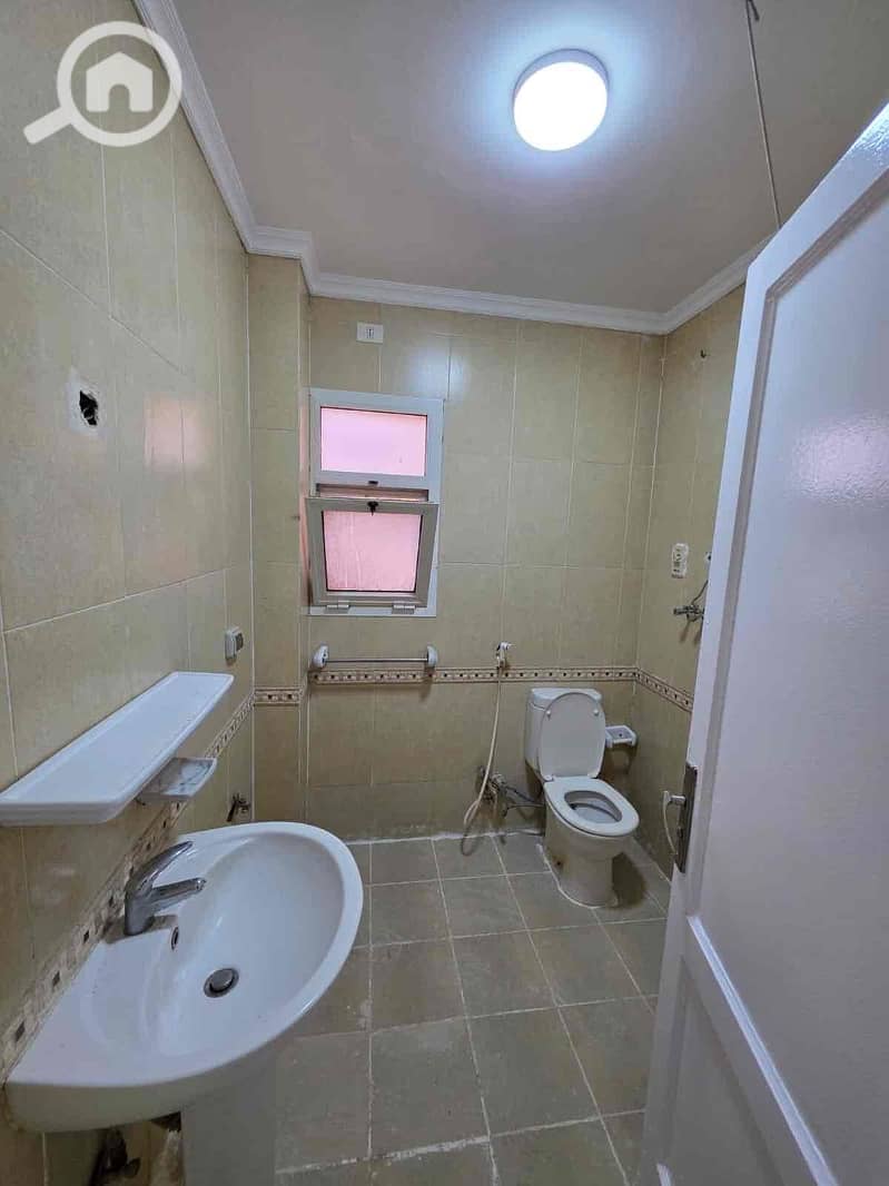 8 27b8c0e8-7a7c-4ff8-82b5-7039bba2e9bc. jpg