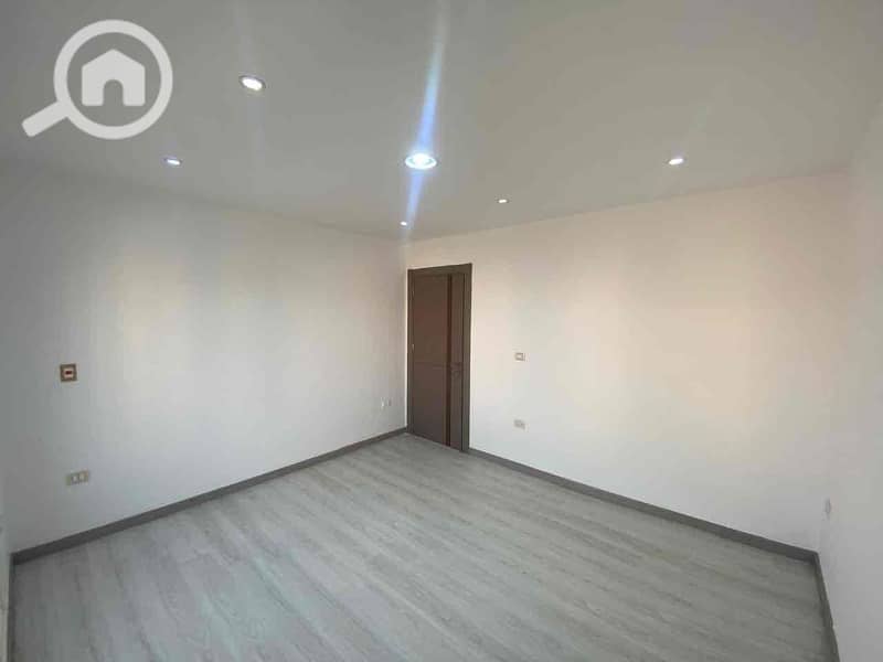 9 b51f1379-b233-40e4-a1db-d1e2a2f9d251. jpg