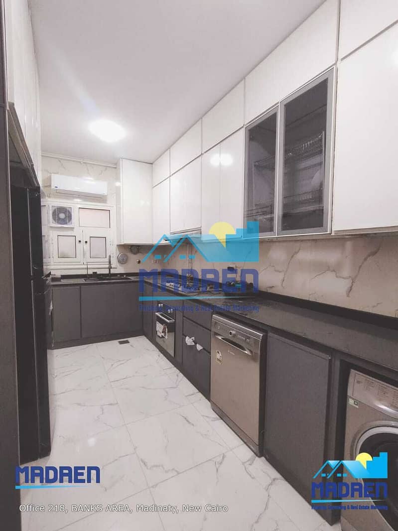 10 12266e4a-4106-4de1-a2bf-5ccdae43c40d. jpg