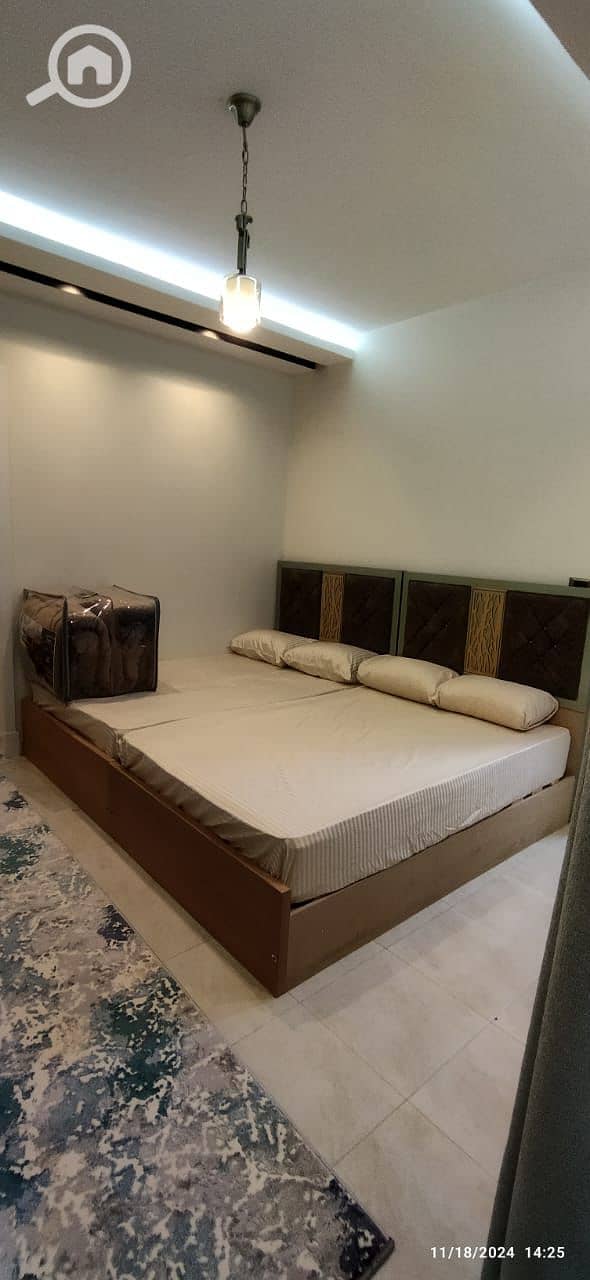 4 e588f098-3c65-4ef7-9887-83664a42087a. jpeg