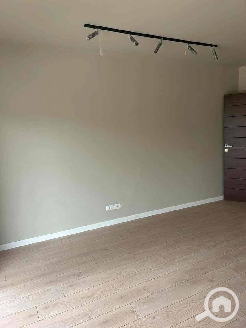 5 3251a484-c94e-47c1-80a4-e716b0f57044. jpg