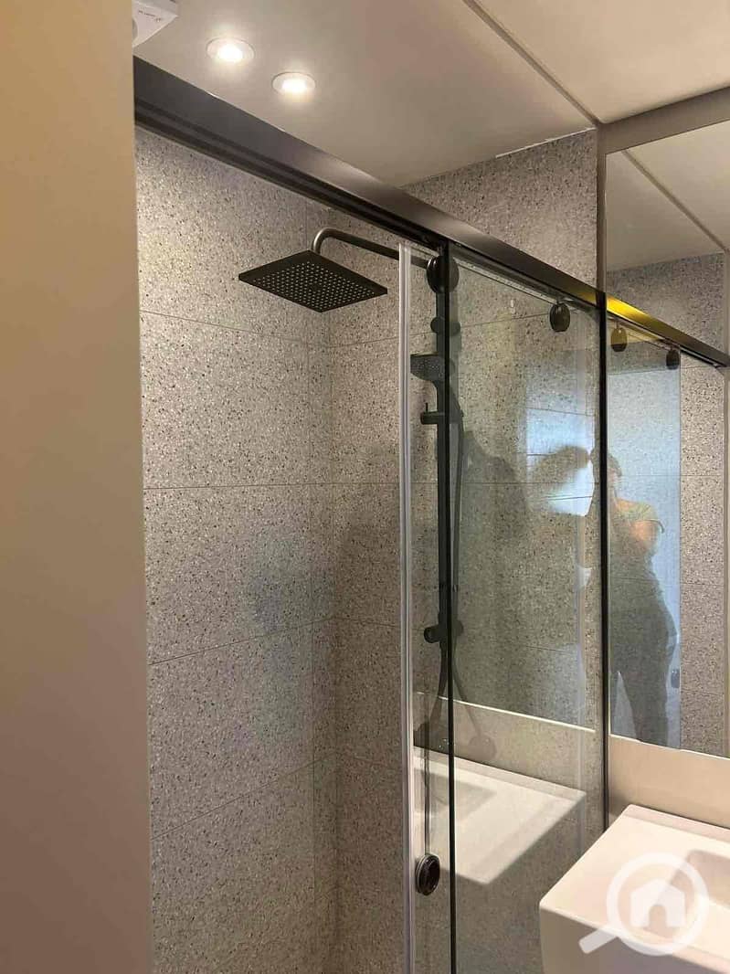 7 a41684fb-63db-4f3e-8659-9b40eda9e0c5. jpg