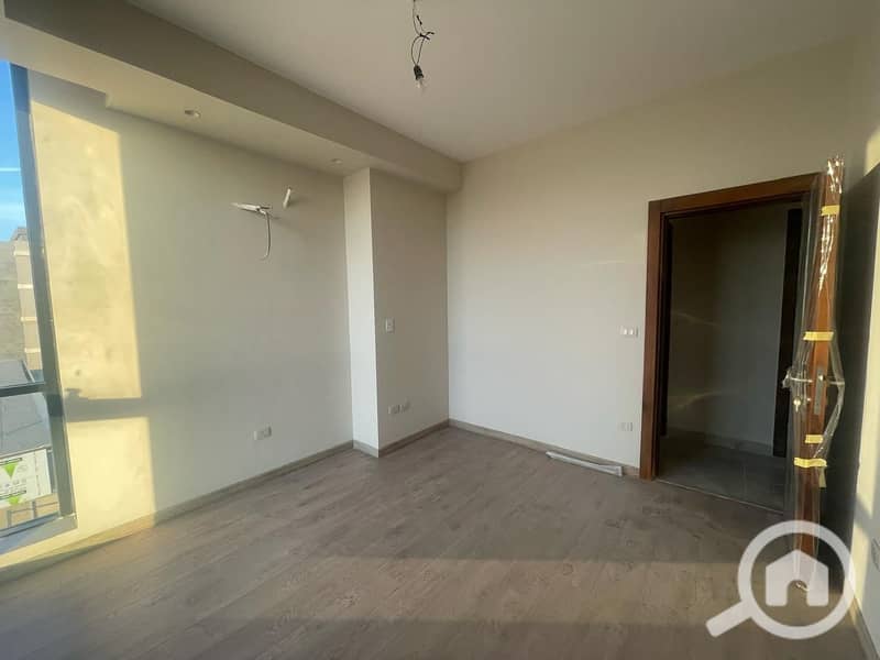 4 WhatsApp Image 2025-12-14 at 15.18. 00 (2). jpeg