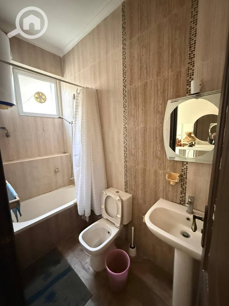 4 4cc70b65-f9a5-4828-aa50-de8e04cd3585. jpg