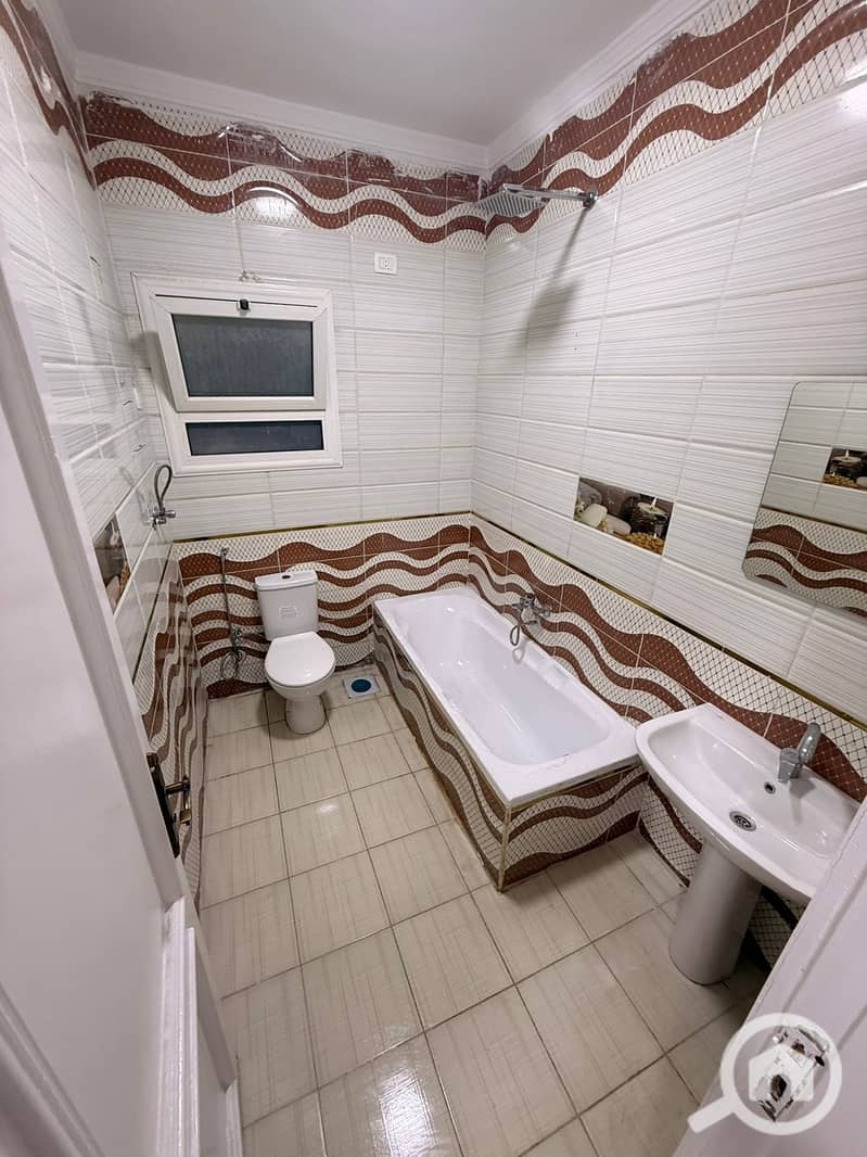 4 2f7079fc-25d3-41ce-92ee-697dc42dd0fe. jpg