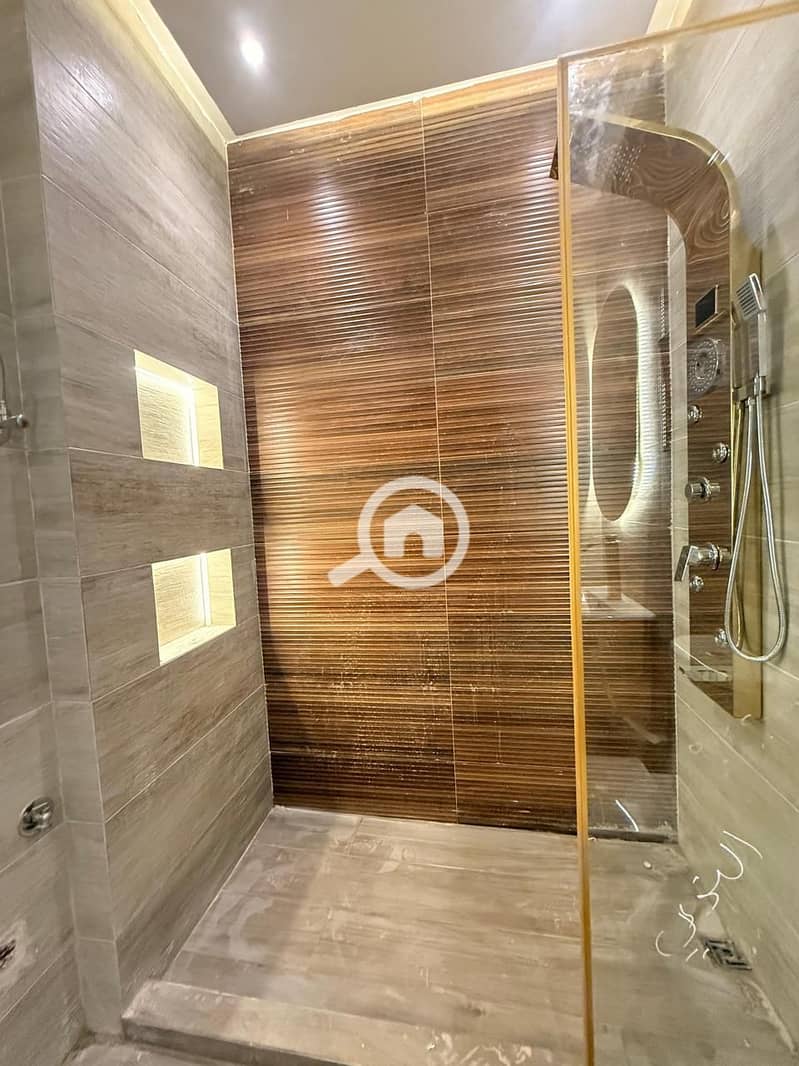 4 04e2c159-9c73-4729-a3e6-f83eea58e63d. jpg