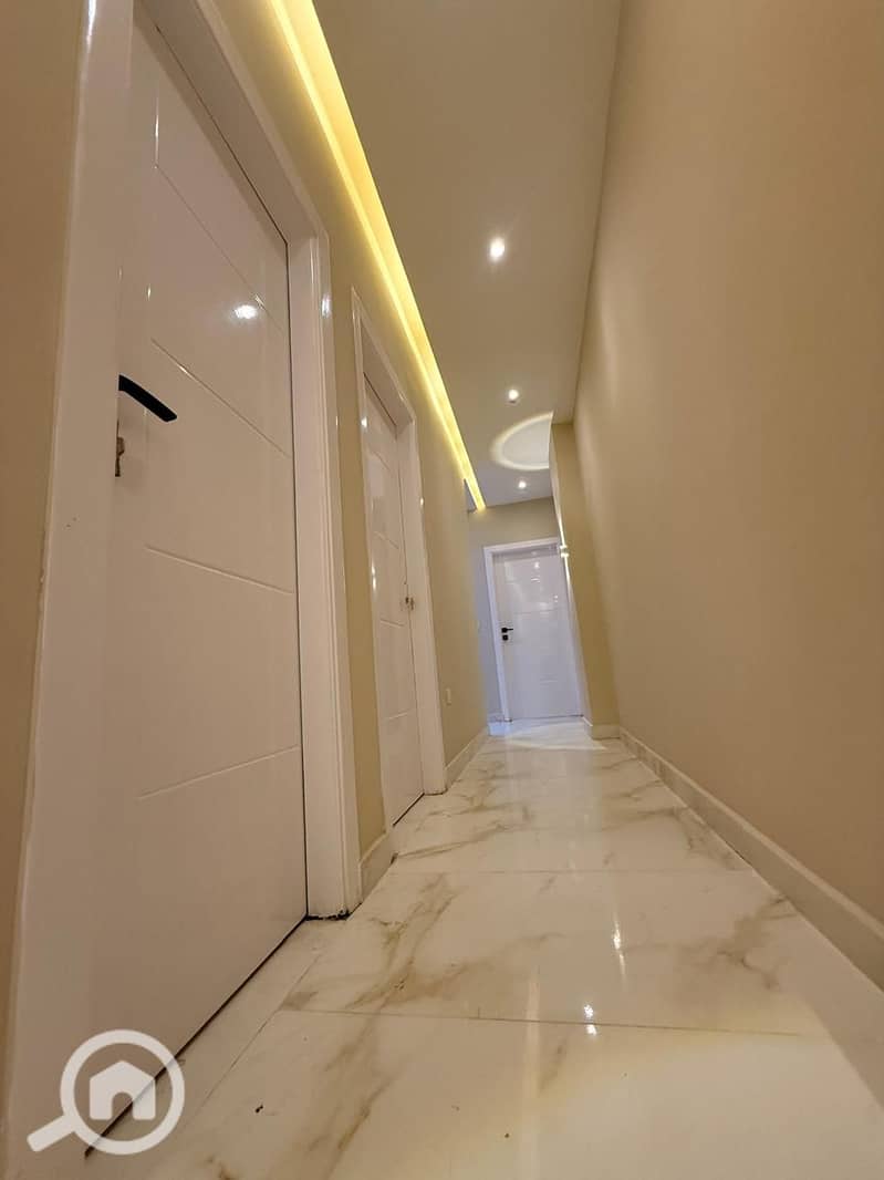 15 370698e3-0e7f-4f71-9ffb-97f27e97d2e4. jpg