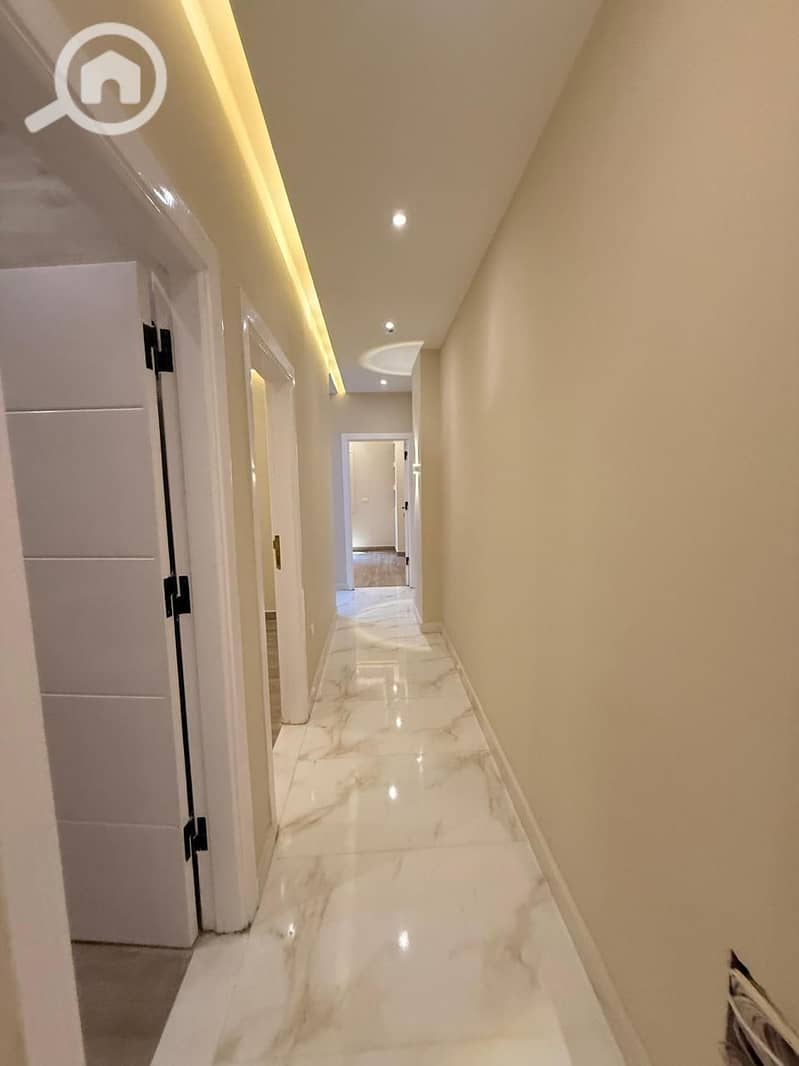 24 db166eb3-9d26-4743-8cf6-f2f514672f13. jpg