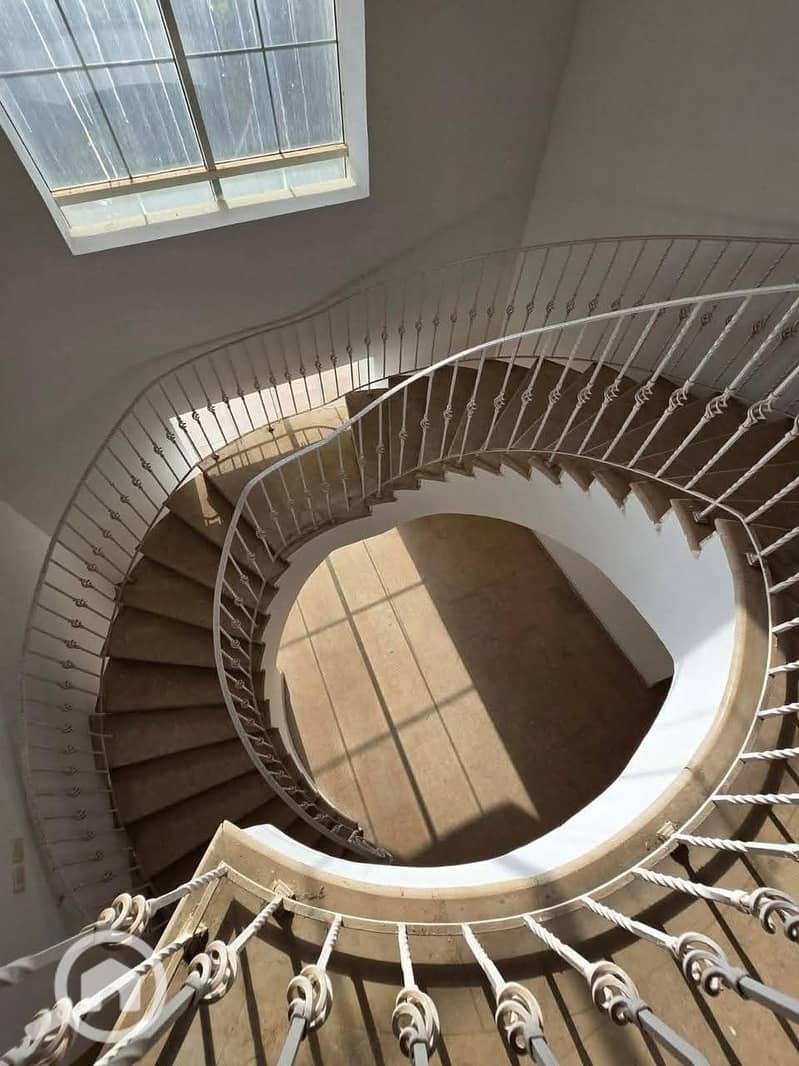 2 215e4956-c61c-463b-ac88-d7412b0aa274. jpg