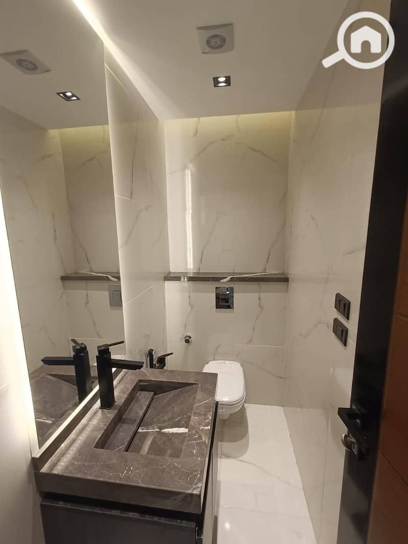 4 3f7c9833-33cb-4566-a75f-75c21481ce78. jpg