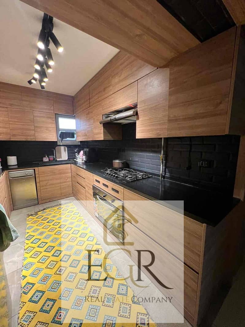 7 25a0ec90-2573-439f-8b05-2c653042ca1a. jpg