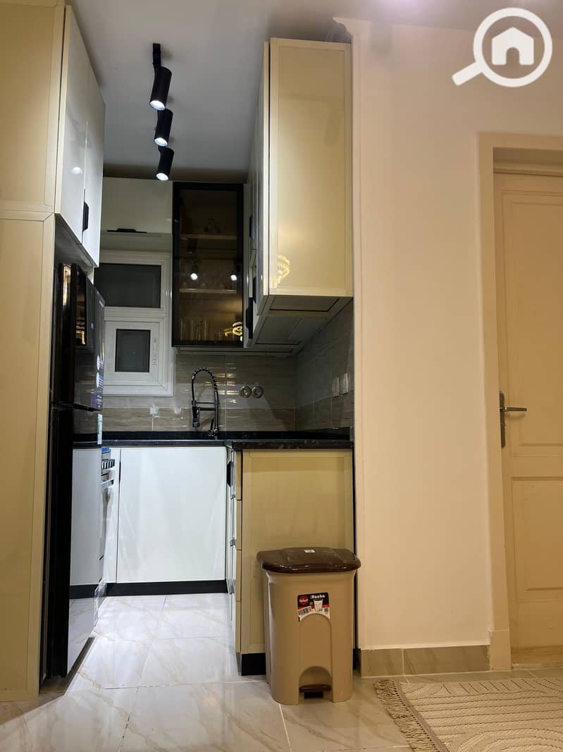 5 e46a9263-cff7-4a69-b1f3-764eea17e287. jpg