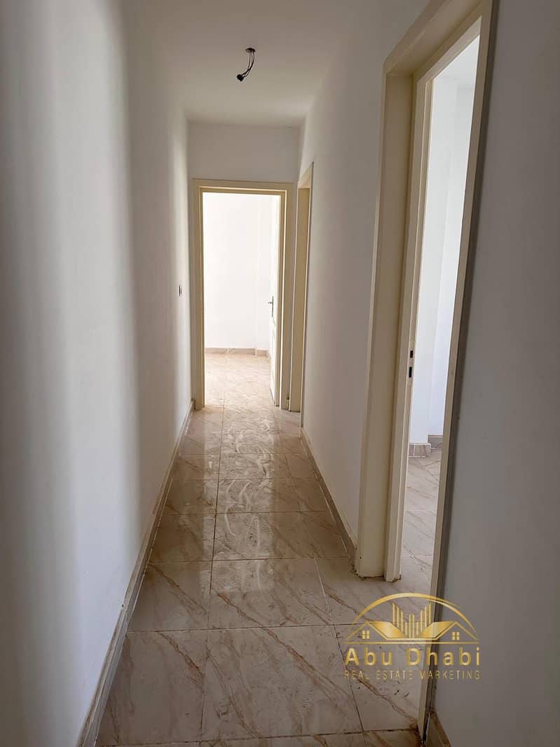 4 492d21bc-f2bb-4367-889e-2df6ae82e3b8. jpg