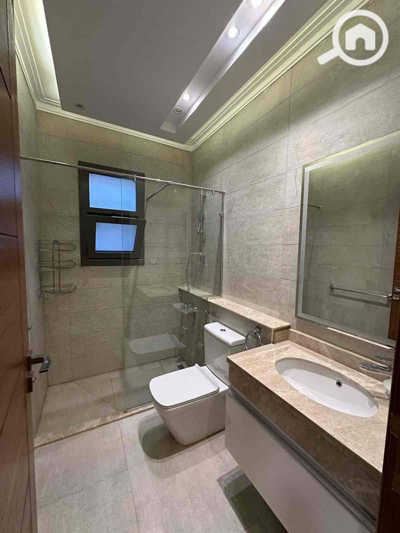 27 d6ed5c60-f99a-4dc2-8e31-3f9c6bc223c7. jpg