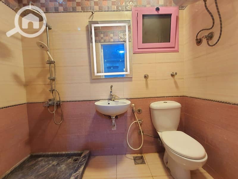 12 8f4ace07-8bd1-4423-be19-ddd27db9e883. jpg