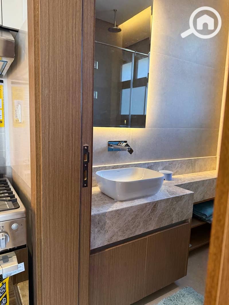 9 3551e284-d655-443f-bd75-bcc26f5f290f. jpg