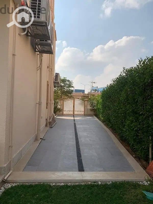 4 11cdc375-74c5-4829-816a-ddf932cc5c79. jpg