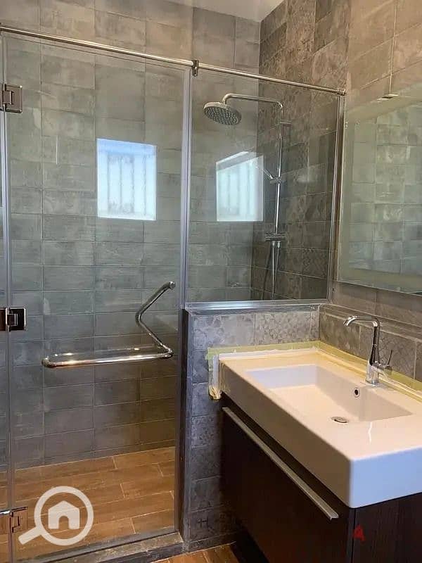 10 cfc06575-e154-4679-9f18-492299fca724. jpg