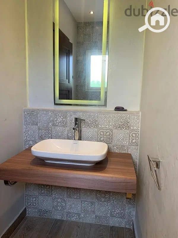 18 fcc1821c-e000-42cd-8e7b-7c9509727055. jpg