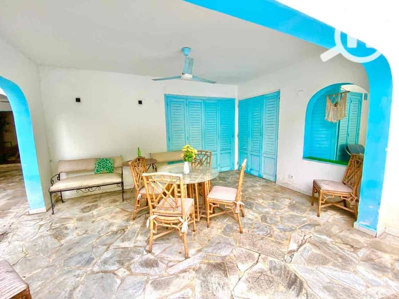 12 b5a48333-c94b-4ae5-bec5-a2ae08244498. jpg